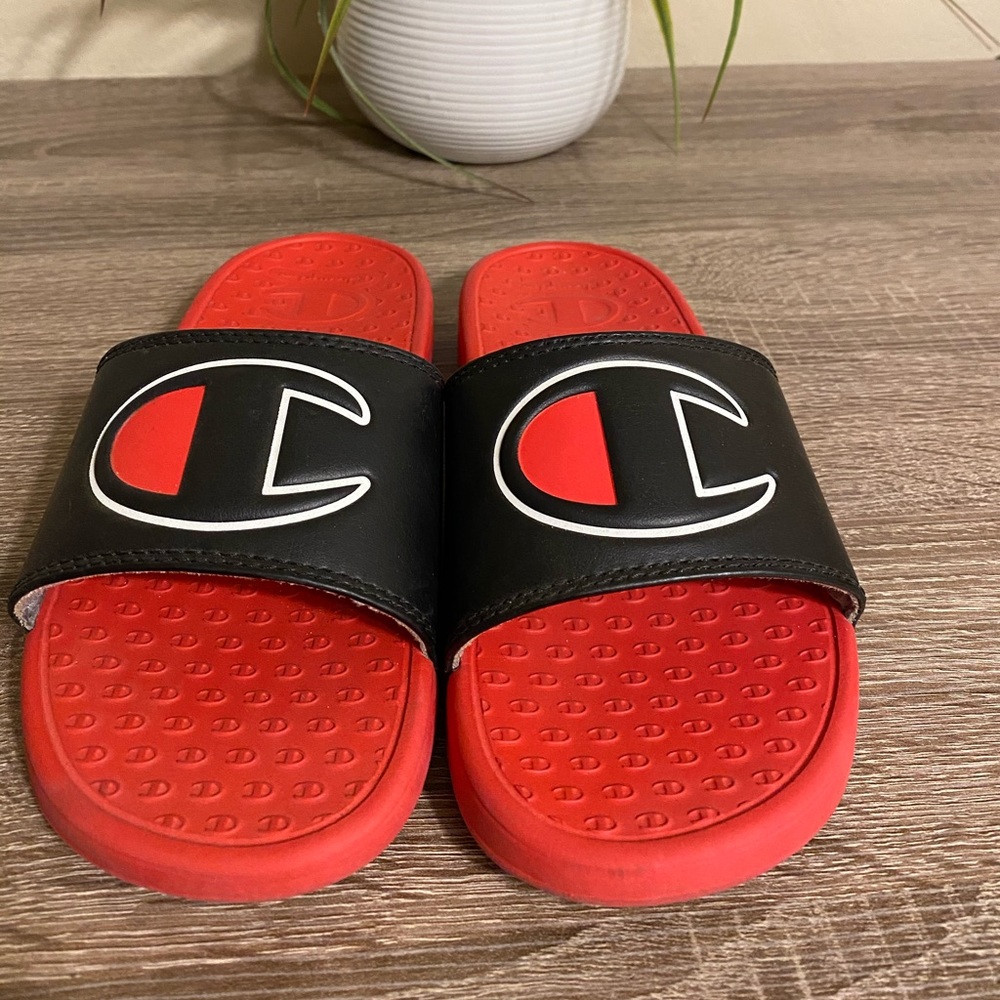 Red kid slides in size 1
